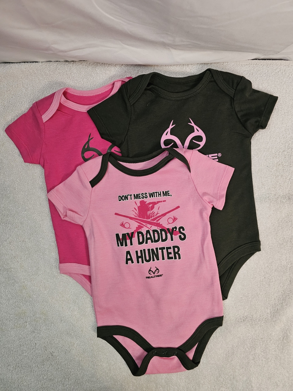 Realtree Pink "My Daddy's a Hunter" Short-Sleeve Baby One-Piece Set Of 3 | 6-9M